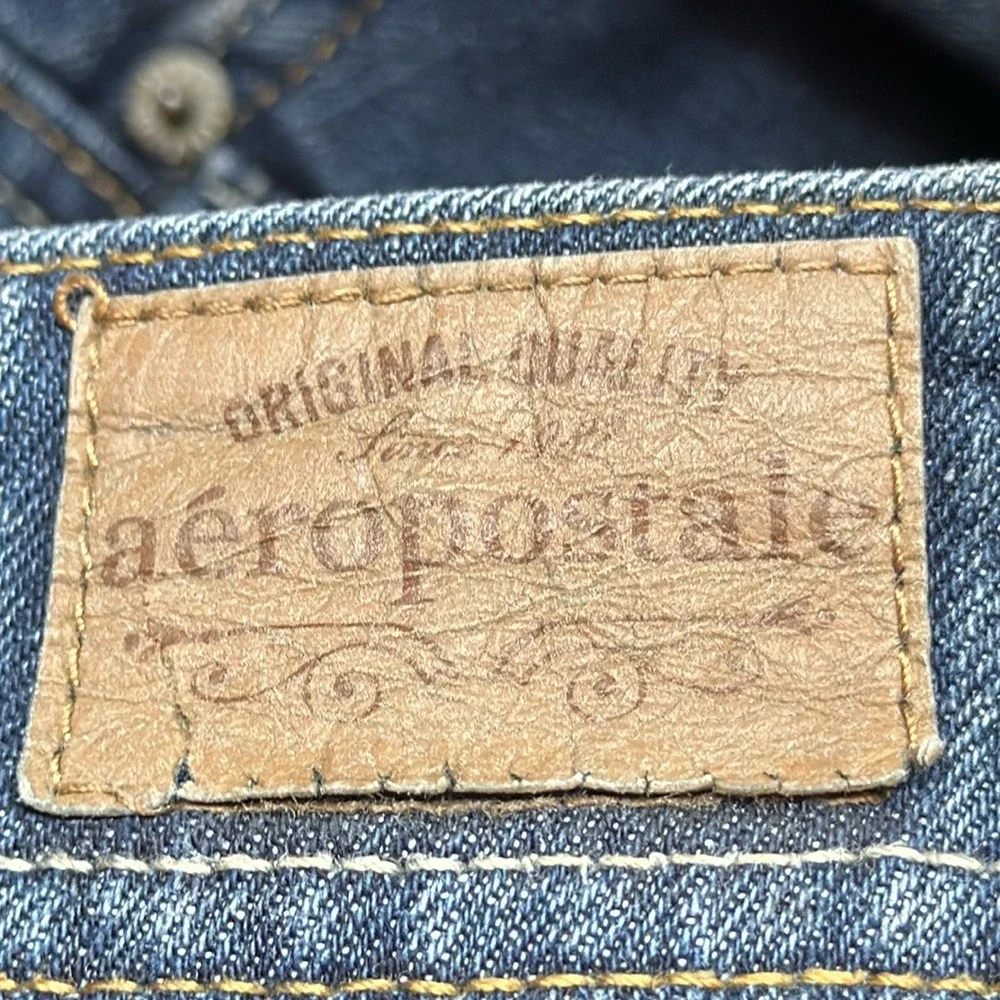 AEROPOSTALE. Hailey flare  jeans.Size 9/10-Short/Court.5 pockets. Zip. Inseam 29